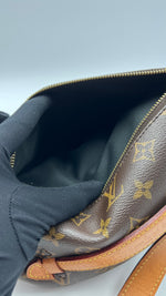 Load image into Gallery viewer, Louis Vuitton Monogram Bumbag
