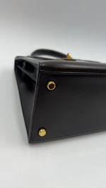 Load image into Gallery viewer, Hermes Kelly 28 Sellier Vintage Chocolate Box Leather 24kt Gold-Plated Hardware
